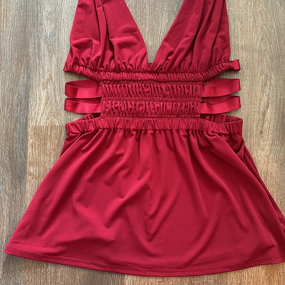 Express Cutout Top - red - Picture 4 of 7